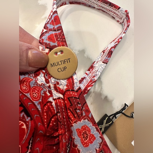 NWT NIPTUCK SWIM red bandana style size 4
Niptuck One Piece Swim - Picture 10 of 10